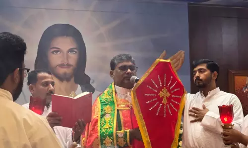 ഉയിർത്തെഴുന്നേൽപ്പിന്റെ സ്മരണയിൽ ഈസ്റ്റർ ആഘോഷിച്ചു നൂറുകണക്കിന് വിശ്വാസികൾ ദേവാലയങ്ങളിലെത്തി