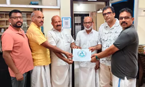 കൊ​ട്ട​പ്പു​റം അ​സോ​സി​യേ​ഷ​ൻ പാ​ലി​യേ​റ്റീ​വ് കെ​യ​റി​ന് സ​ഹാ​യം കൈ​മാ​റി