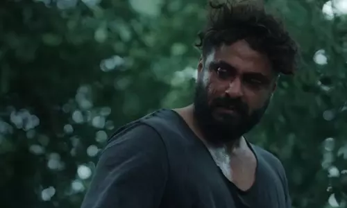 കാടിന്‍റെ താളം! വന്യമായ ഈണം; കാട്ടാളനുവേണ്ടി രവി ബസ്രൂർ ഒരുക്കിയ തീം മ്യൂസിക് പുറത്ത്