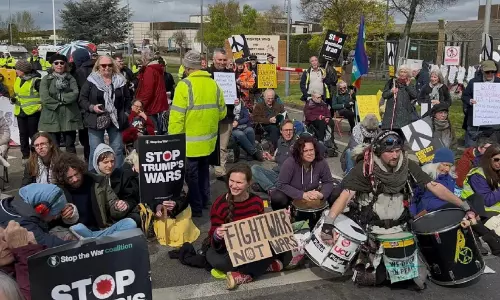 യു.എസ് ഉപയോഗിക്കുന്ന ബ്രിട്ടനിലെ സൈനിക താവളത്തിന് സമീപം സമരം ചെയ്ത ഏഴ് പേർ പിടിയിൽ