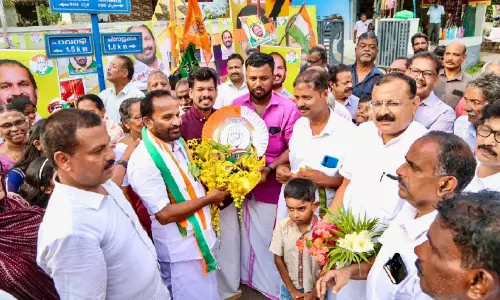 പോ​രാ​ട്ടം ക​ന​ക്കു​മ്പോ​ൾ സ​മ​വാ​ക്യ​ങ്ങ​ള്‍ മാ​റി​മ​റി​യു​മോ?