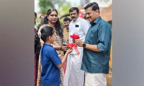 കൊ​ടു​ങ്കാ​റ്റി​ൽ ചെ​ങ്കോ​ട്ട കു​ലു​ങ്ങു​മോ?