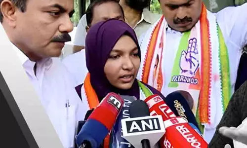 അവഗണിച്ച്, അപമാനിച്ച് വിടുന്ന ജനപ്രതിനിധികളെയല്ല നമുക്ക് വേണ്ടത്; ആറൻമുളയിൽ ആരോഗ്യമന്ത്രിക്കെതിരെ പ്രചാരണത്തിനിറങ്ങി ഹർഷിന