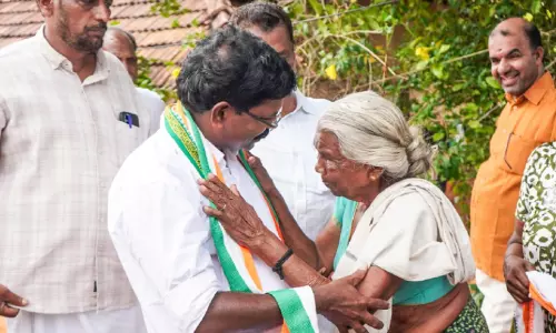 ചേ​ല​ക്ക​ര കൊ​ടു​ങ്കാ​റ്റി​ൽ ചെ​ങ്കോ​ട്ട കു​ലു​ങ്ങു​മോ?