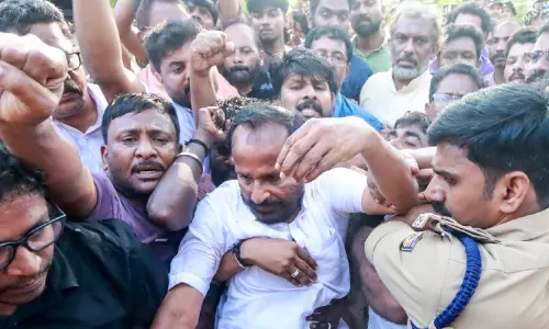 ബി.ജെ.പി പണവും കിറ്റുമായി വോട്ടര്‍മാരെ സ്വാധീനിക്കുന്നു -ടി.എന്‍. പ്രതാപന്‍