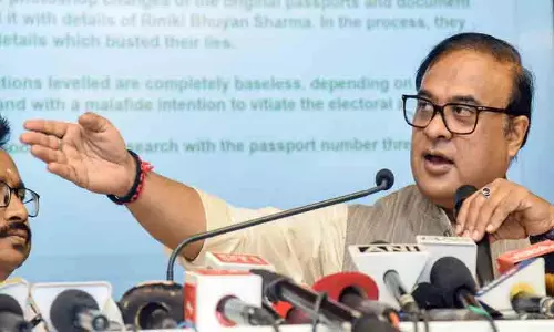 ഭാര്യയുടെ വിദേശ ആസ്തി മറച്ചുവെച്ചു: അസം മുഖ്യമന്ത്രിക്കെതിരെ തെരഞ്ഞെടുപ്പ് കമീഷന് പരാതി നൽകി കോൺഗ്രസ് ഭാര്യയുടെ വിദേശ ആസ്തി മറച്ചുവെച്ചു: അസം മുഖ്യമന്ത്രിക്കെതിരെ തെരഞ്ഞെടുപ്പ് കമീഷന് പരാതി നൽകി കോൺഗ്രസ്