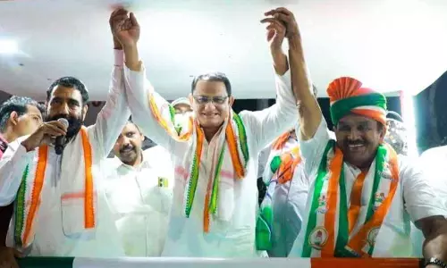 വർക്കലയിൽ തീ പാറുന്ന പോരാട്ടം; കഹാറിനായി അസ്ഹറുദീൻ എത്തി, ജോയിക്കും സ്മിതക്കും റോഡ് ഷോ