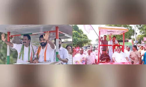 ആലുവയിൽ ആവേശത്തിരയിളക്കം തീർത്ത് പര്യടന സമാപനം