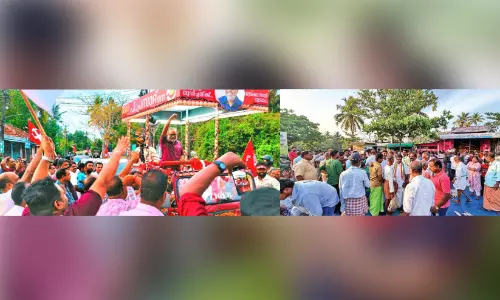 ചേർത്തലയിൽ ഓട്ട പ്രദക്ഷിണവുമായി പി. പ്രസാദ്; ആവേശം വിതറി രാജേന്ദ്ര പ്രസാദ്