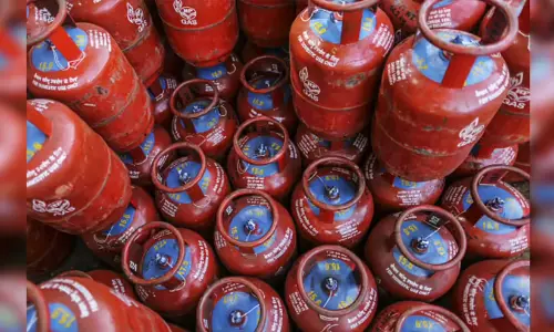 പാചകവാതക ക്ഷാമം; ഹോട്ടലുകളിൽ ഭക്ഷണത്തിന് തോന്നിയ വില