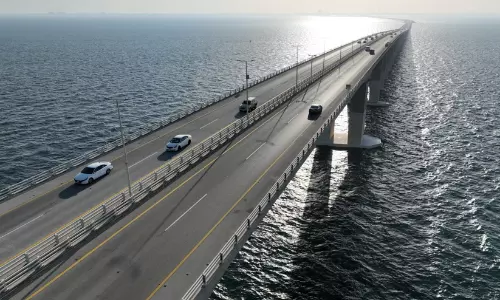 ദമ്മാം-ബഹ്റൈൻ കിങ് ഫഹദ് കോസ്‌വേയിൽ വാഹന ഗതാഗതം പുനരാരംഭിച്ചു