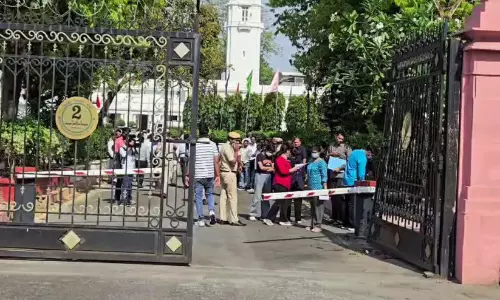 ആരോ എനിക്ക് കഞ്ചാവ് നൽകി; ഡൽഹി നിയമസഭയിലേക്ക് കാർ ഓടിച്ചു കയറ്റിയ ഡ്രൈവറുടെ മൊഴി