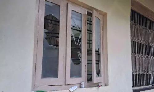 കഞ്ചാവ് മാഫിയയുടെ കുടിപ്പക; വീട് അടിച്ചുതകര്ത്തു കഞ്ചാവ് മാഫിയയുടെ കുടിപ്പക; വീട് അടിച്ചുതകര്ത്തു