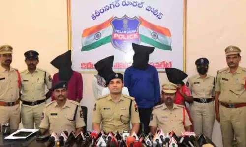 നാല് വയസ്സുള്ള ഇരട്ട പെൺമക്കളെ കിണറ്റിൽ മുക്കിക്കൊന്നു; പിതാവും ബന്ധുക്കളും അറസ്റ്റിൽ നാല് വയസ്സുള്ള ഇരട്ട പെൺമക്കളെ കിണറ്റിൽ മുക്കിക്കൊന്നു; പിതാവും ബന്ധുക്കളും അറസ്റ്റിൽ