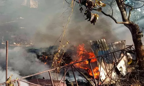 ആക്രി കടക്ക് തീപിടിച്ചു ആക്രി കടക്ക് തീപിടിച്ചു