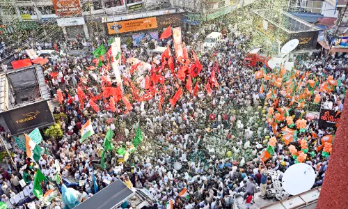 മുഴക്കമുള്ള നിശ്ശബ്​ദതയിൽ തരംഗസൂചന