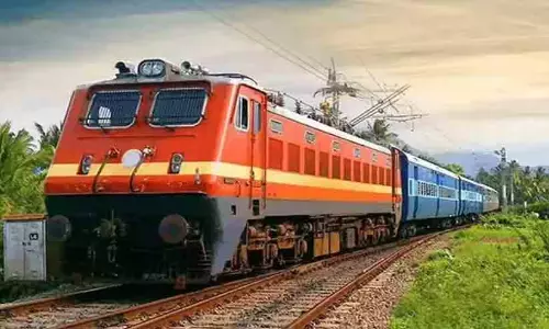 വിഷുവിന് സ്പെഷൽ ട്രെയിനുകളുമായി റെയിൽവേ വിഷുവിന് സ്പെഷൽ ട്രെയിനുകളുമായി റെയിൽവേ