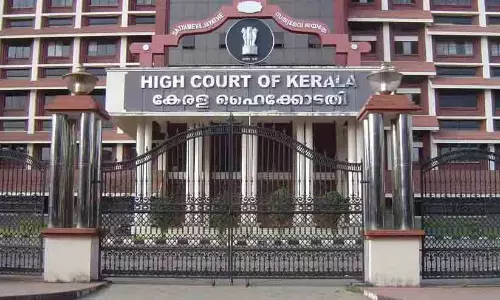 ‘എറണാകുളത്തപ്പന് ഒരടി മണ്ണ്’ ഭരണ നിർവഹണാവകാശം ദേവസ്വം ബോർഡിനെന്ന് ഹൈകോടതി; വാങ്ങിയ ഭൂമി ശിവക്ഷേത്രത്തിലെ പ്രതിഷ്ഠയിൽ നിക്ഷിപ്തമാണ് ‘എറണാകുളത്തപ്പന് ഒരടി മണ്ണ്’ ഭരണ നിർവഹണാവകാശം ദേവസ്വം ബോർഡിനെന്ന് ഹൈകോടതി; വാങ്ങിയ ഭൂമി ശിവക്ഷേത്രത്തിലെ പ്രതിഷ്ഠയിൽ നിക്ഷിപ്തമാണ്