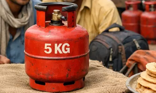 അതിഥിതൊഴിലാളികൾക്ക് ആശ്വാസം; അഞ്ച് കിലോഗ്രാം എൽ.പി.ജി ക്വാട്ട ഇരട്ടിയാക്കി