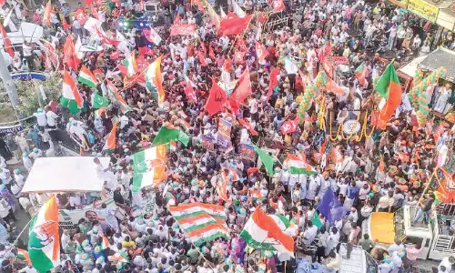 ആവേശം ചോരാതെ പെരിയാർ നഗരിയിലെ കൊട്ടിക്കലാശം