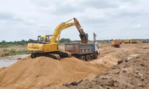 പ്രളയം മനുഷ്യനിർമിതം; തോട്ടപ്പള്ളി മണൽ കടത്ത് വീണ്ടും ചർച്ചകളിൽ