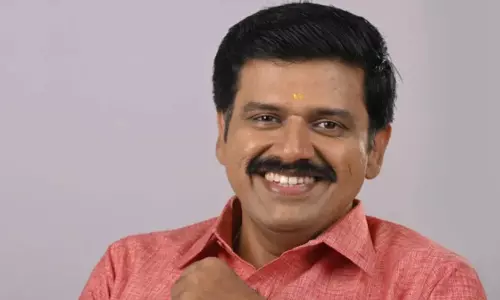 സ​ന്ദീ​പ് വാ​ര്യ​റെ ത​ട​ഞ്ഞ സം​ഭ​വം ; എ​സ്.​എ​ഫ്.​ഐ പ്ര​വ​ർ​ത്ത​ക​ർ​ക്കെ​തി​രെ വ​ധ​ശ്ര​മ​ത്തി​ന് കേ​സ്