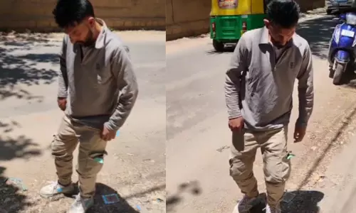 ബംഗളൂരുവിൽ സോംബി;റോഡരികിൽ പ്രതിമയെപ്പോലെ അനക്കമില്ലാതെ യുവാവ്, വിഡിയോ പുറത്ത്