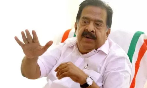 സമയം കഴിഞ്ഞിട്ടും നവമാധ്യമങ്ങളിലൂടെ പരസ്യ പ്രചാരണം നടത്തുന്നു -രമേശ് ചെന്നിത്തല