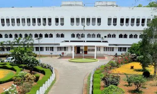 പെരുമാറ്റച്ചട്ട ലംഘനം: കാലിക്കറ്റ് സ​ർ​വ​ക​ലാ​ശാ​ലയിലെ ജീവനക്കാർക്കെതിരെ പരാതി