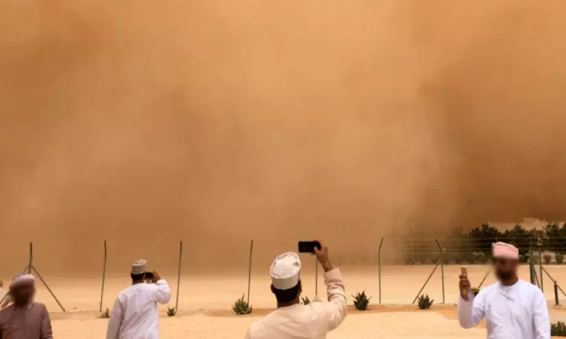 ഒമാനിൽ പൊടിക്കാറ്റ്; വായു ഗുണനിലവാരം കുറഞ്ഞു ഒമാനിൽ പൊടിക്കാറ്റ്; വായു ഗുണനിലവാരം കുറഞ്ഞു