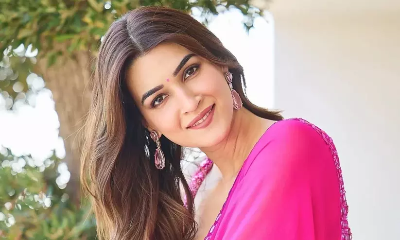 ശരീരത്തിന്റെ ഫിറ്റ്നസ്സ് നിലനിർത്താൻ ഈ ഒരു കാര്യം മാത്രം ശീലമാക്കിയാൽ മതി; ജീവിതത്തിന്റെ ഭാഗമായ വ്യായാമശീലം പങ്കുവെച്ച് കൃതി സനോൺ ശരീരത്തിന്റെ ഫിറ്റ്നസ്സ് നിലനിർത്താൻ ഈ ഒരു കാര്യം മാത്രം ശീലമാക്കിയാൽ മതി; ജീവിതത്തിന്റെ ഭാഗമായ വ്യായാമശീലം പങ്കുവെച്ച് കൃതി സനോൺ