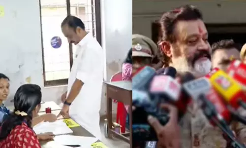 വോട്ട് രേഖപ്പെടുത്തി പ്രതിപക്ഷ നേതാവ് വി.ഡി. സതീശനും കേന്ദ്രമന്ത്രി സുരേഷ് ഗോപിയും