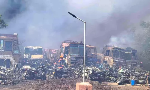 പയ്യന്നൂരിൽ പൊലീസ് ഡംബിങ് യാർഡിൽ തീപിടിത്തം; 200ഓളം വാഹനങ്ങൾ കത്തിനശിച്ചു