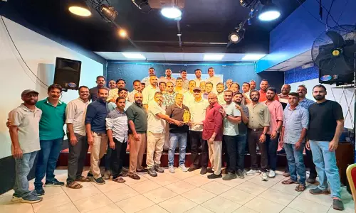 പ്ര​വാ​സം മ​തി​യാ​ക്കി മ​ട​ങ്ങു​ന്ന ജാ​ഫ​ർ സാ​ദി​ഖി​ന് യാ​ത്ര​യ​യ​പ്പ് ന​ൽ​കി