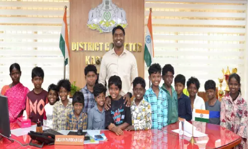 വീണ്ടും കാണാന് കുട്ടികളെത്തി; വാഗ്ദാനം നിറവേറ്റി കലക്ടര് വീണ്ടും കാണാന് കുട്ടികളെത്തി; വാഗ്ദാനം നിറവേറ്റി കലക്ടര്