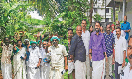 നിശബ്ദദിനത്തിൽ പ്രകമ്പനവുമായി സോഷ്യൽ മീഡിയ​