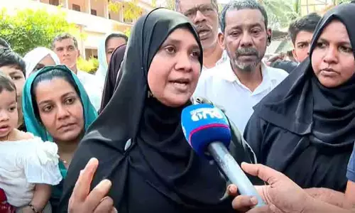 കുറ്റ്യാടിയിൽ വോട്ടറുടെ പേരിൽ വ്യാജ പോസ്റ്റൽ വോട്ട്; ഉദ്യോഗസ്ഥരോട് തർക്കിച്ച് വീട്ടമ്മ