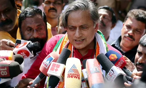 ഉയർന്ന പോളിങ് പ്രകടമാക്കുന്നത് ഭരണമാറ്റമെന്ന ജനങ്ങളുടെ ആഗ്രഹം; യു.ഡി.എഫ് മികച്ച ഭൂരിപക്ഷത്തോടെ അധികാരത്തിൽവരുമെന്ന് ശശി തരൂർ എം.പി