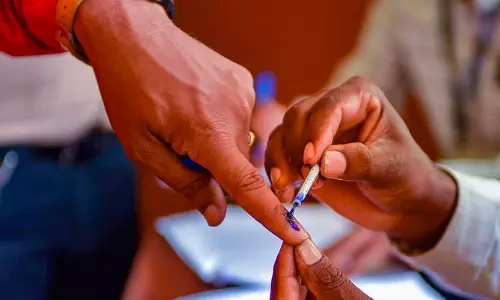 ഒറ്റപ്പാലത്ത് കള്ളവോട്ട് പരാതി; നാല് ബൂത്തുകളിൽ വോട്ടർമാർ പ്രതിഷേധത്തിൽ