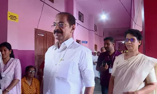 കണ്ണൂരിൽ വനിത ബൂത്ത് ഏജന്റിന് നേരെ നായ്ക്കുരണ പൊടി ആക്രമണം