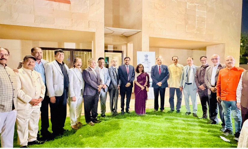 മേഖലയിലെ സമാധാനം ലക്ഷ്യം; സൗദിക്ക് ഐക്യദാർഢ്യം പ്രഖ്യാപിച്ച് ഇന്ത്യൻ എംബസി മേഖലയിലെ സമാധാനം ലക്ഷ്യം; സൗദിക്ക് ഐക്യദാർഢ്യം പ്രഖ്യാപിച്ച് ഇന്ത്യൻ എംബസി