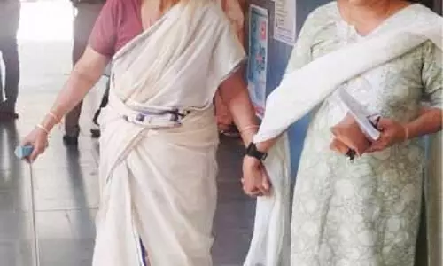 സൗകര്യം ഒരുക്കിയില്ല, ഭിന്നശേഷി വോട്ടർമാർ വലഞ്ഞു സൗകര്യം ഒരുക്കിയില്ല, ഭിന്നശേഷി വോട്ടർമാർ വലഞ്ഞു