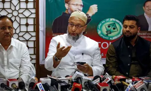 ബി.ജെ.പിയുമായി ബന്ധമെന്ന്; ഹുമയൂൺ കബീറുമായുള്ള സഖ്യം ഉപേക്ഷിച്ച് അസദുദ്ദീൻ ഉവൈസിയുടെ എ.ഐ.എം.ഐ.എം