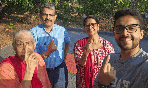 നിയമസഭ പോരിലേക്ക് കടൽകടന്നെത്തി പ്രവാസിവോട്ട് നിയമസഭ പോരിലേക്ക് കടൽകടന്നെത്തി പ്രവാസിവോട്ട്