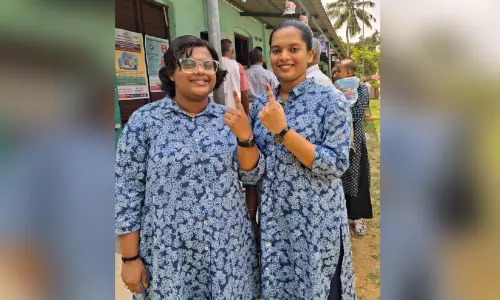 ആവേശത്തോടെ ചൂണ്ടുവിരലിൽ മഷി പുരട്ടി മലയോര ജനത