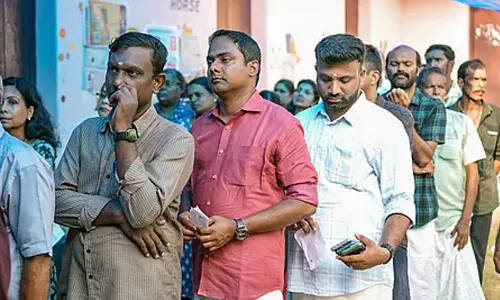 വോട്ടിങ് സമയം തെറ്റായി നൽകി; പാലക്കാട് ഇൻഫർമേഷൻ ഓഫിസിനെതിരെ പരാതി