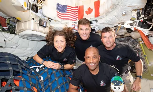 ഇനി കടലിൽ ലാൻഡിങ്; പത്ത് ദിവസത്തെ ചന്ദ്രയാത്ര കഴിഞ്ഞ് ഓറിയോൺ മടങ്ങുന്നു, ആർട്ടെമിസ് II സംഘം നാളെ ഭൂമിയിലെത്തും