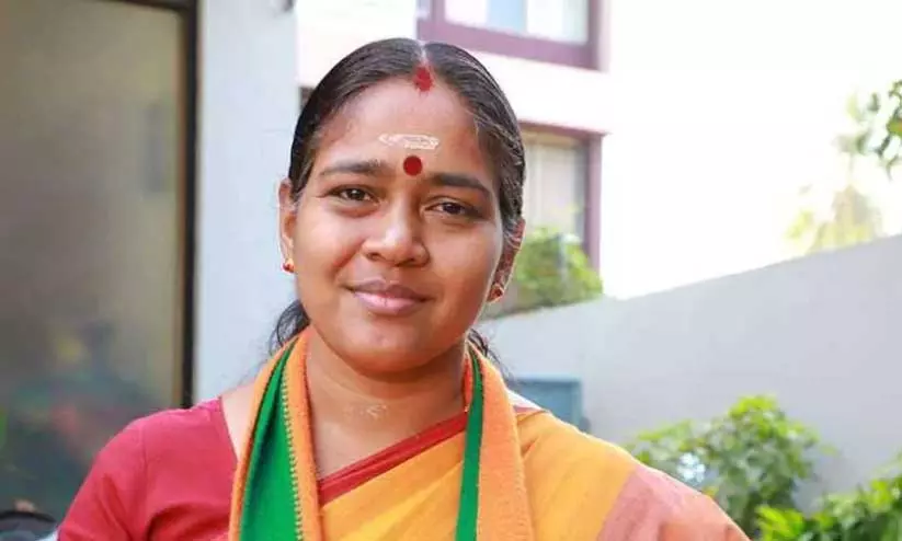 ‘തോന്നിവാസം ചെയ്താ അടിച്ച് പണി ഞാൻ തീർക്കും...’; ബി.ജെ.പി പ്രവർത്തകയെ ഭീഷണിപ്പെടുത്തി ശോഭാ സുരേന്ദ്രൻ, പരാതി നൽകി ‘തോന്നിവാസം ചെയ്താ അടിച്ച് പണി ഞാൻ തീർക്കും...’; ബി.ജെ.പി പ്രവർത്തകയെ ഭീഷണിപ്പെടുത്തി ശോഭാ സുരേന്ദ്രൻ, പരാതി നൽകി