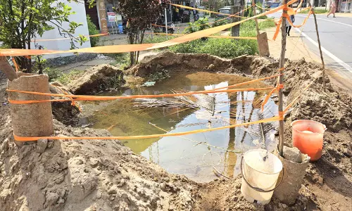 കുടിവെള്ളമില്ലാതെ അഞ്ച് മാസം;വോട്ട് ബഹിഷ്കരിച്ച് ചെന്ത്രാപ്പിന്നിയിലെ 60 കുടുംബങ്ങൾ കുടിവെള്ളമില്ലാതെ അഞ്ച് മാസം;വോട്ട് ബഹിഷ്കരിച്ച് ചെന്ത്രാപ്പിന്നിയിലെ 60 കുടുംബങ്ങൾ