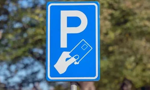 ഹെൽത്ത് കെയർ സിറ്റിയിൽ പെയ്ഡ് പാർക്കിങ്